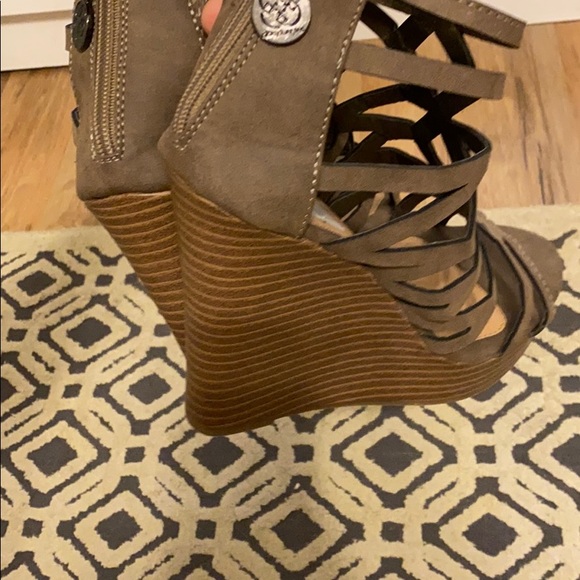 Daisy Fuentes Wedges - Picture 4 of 4